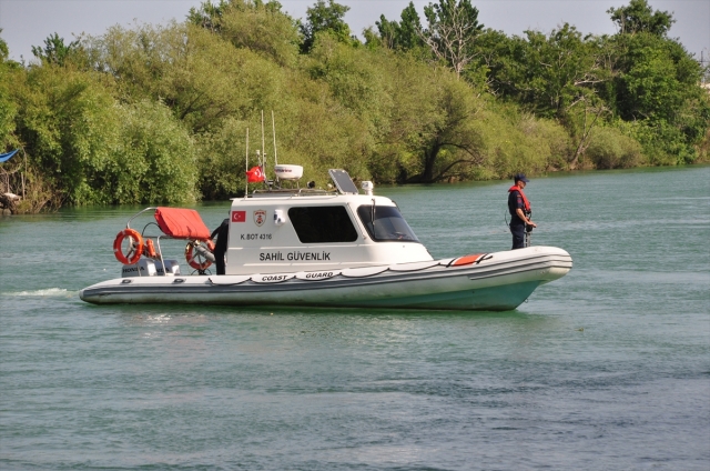 Antalya'da yüzmek için ırmağa giren lise öğrencisi kayboldu