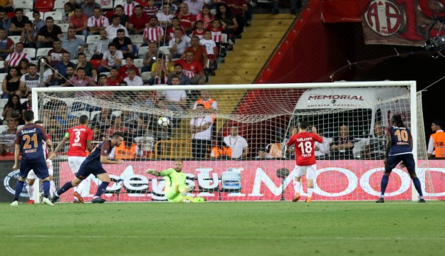 Antalyaspor ligin en çok gol yiyen 3. takımı   
