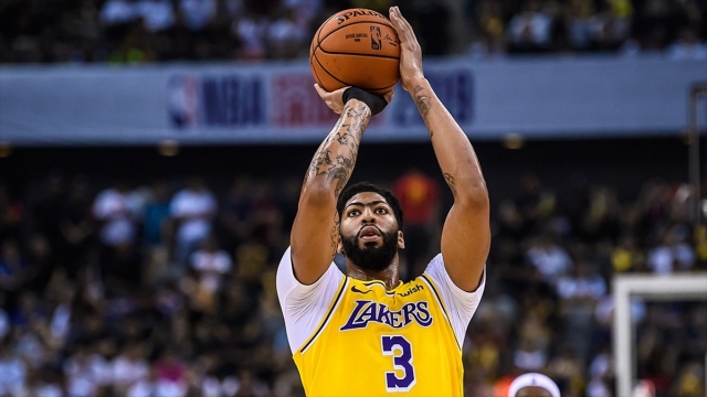 Anthony Davis'ten üç çeyrekte 40 sayı, 20 ribaunt