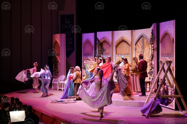 ​"Arşın Mal Alan Opereti" Trabzon'da sahnelendi