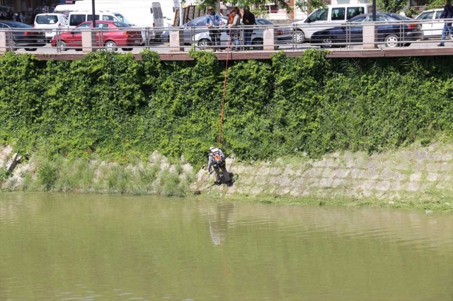 Asi Nehri'nde temizleme çalışmaları