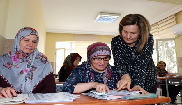 ASMEK’te okuma yazmayı öğreniyorlar  