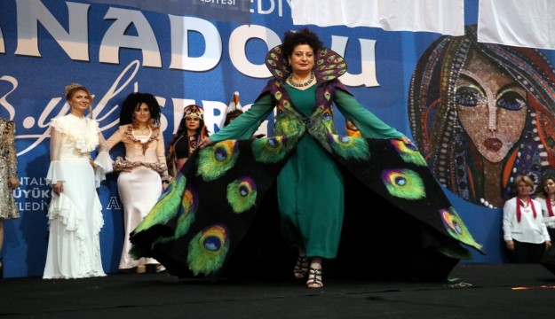 ASMEK’ten moda defilesi gibi açılış   