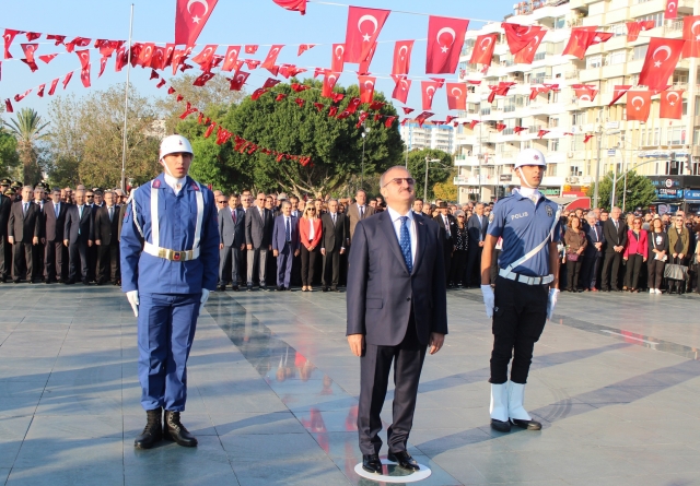 Atatürk,ölümünün 80. yıldönümünde anıldı 