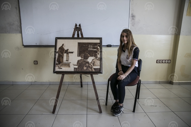 Atık tahtalardan ihtiyaç sahibi çocuklara oyuncak yapıyorlar