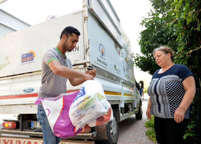 Atıktan 2 milyon 401 bin TL kazandılar   