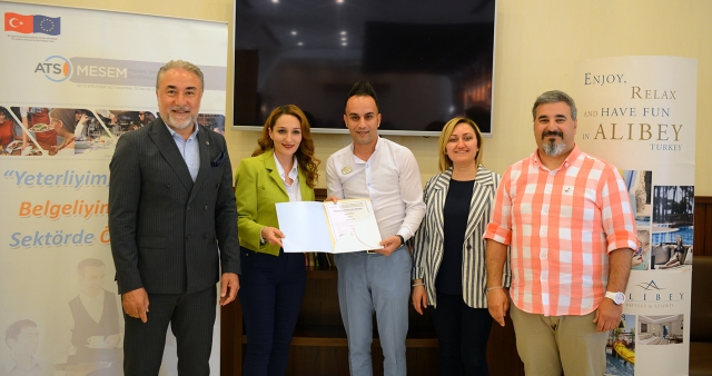​ATSO'DAN TURİZM ÇALIŞANLARINA ULUSLARARASI BELGE
