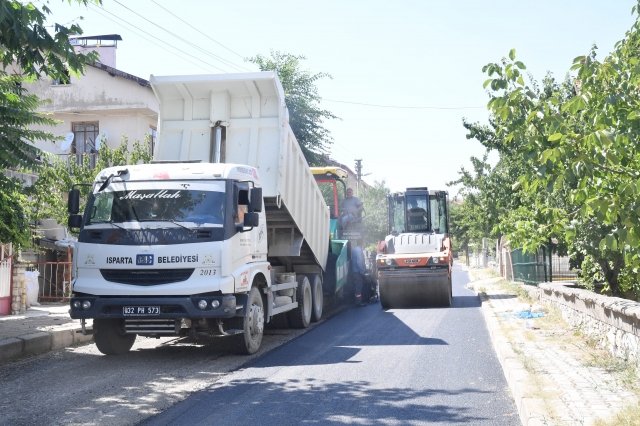 Ayazmana’nın özlemle beklediği asfalt
çalışması başladı, muhtar iki adak kesti