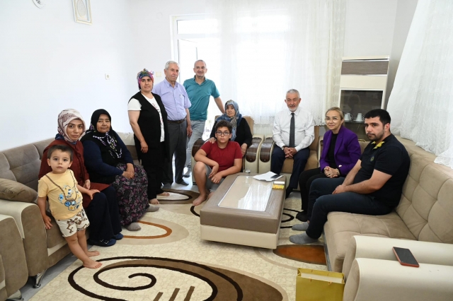 Ayşalı Teyze ve Ailesinden SDÜ Hastanesi Ek Hizmet Binasına Bağış