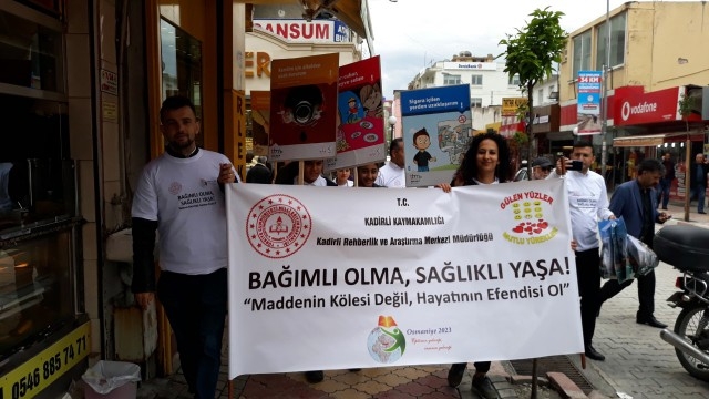 
 "Bağımlı olma sağlıklı yaşa" yürüyüşü
