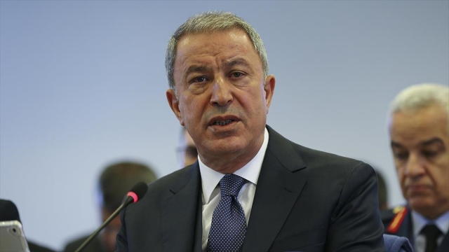 Bakan Akar: Yasaklanan hiçbir mühimmatı veya kimyasal silahı kullanmadık