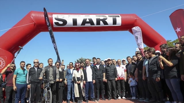 Bakan Kasapoğlu 'Beraber Yürüyelim' etkinliğine katıldı