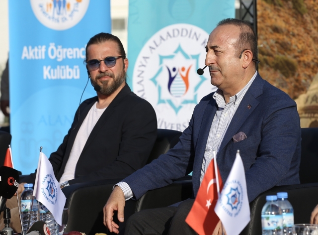 Bakan Çavuşoğlu, Diriliş Ertuğrul dizi ekibiyle söyleşiye katıldı