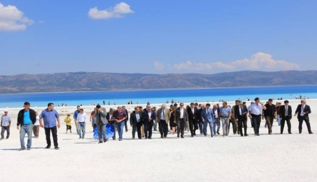 ​Bakanlık yetkilileri Salda Gölü'nde incelemelerde bulundu