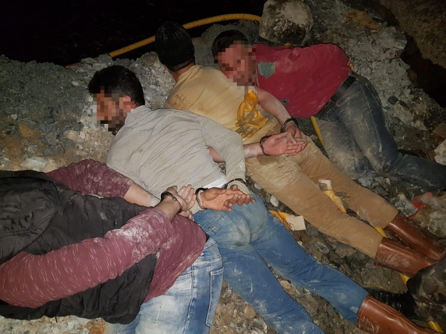 ​Balıkçı gibi davranarak kaçak kazı şüphelilerini yakaladılar