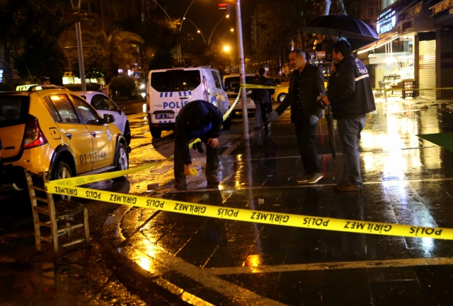 bar önünde silahlı saldırı: 1 ölü, 1 yaralı