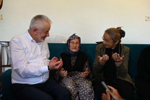 ​Başdeğirmen Çifti, 110 Yaşındaki Aliye Teyzeyi Vefa İle Ziyaret Etti