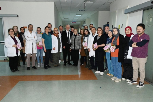 Başdeğirmen çifti sağlıkçıların 14 Mart Tıp Bayramı’nı kutladı