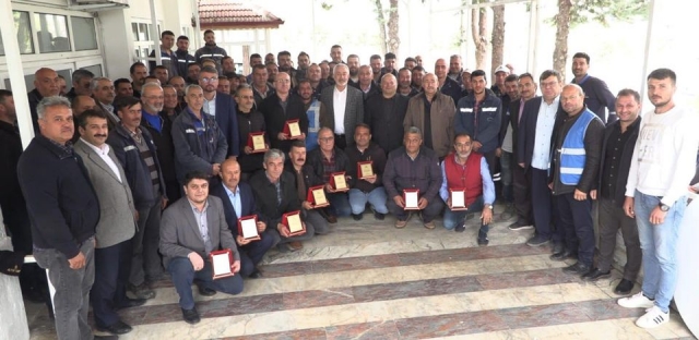 Başdeğirmen, Emekliye Ayrılan Personellere Plaket Verdi