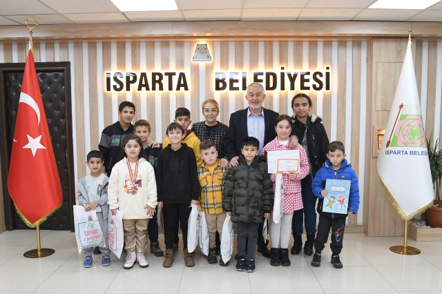 Başkan Başdeğirmen: “Tatilde iyi dinlenin, bol bol kitap okuyun”