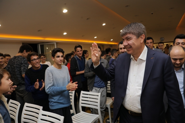 Başkan Türel, gençlerle buluştu   