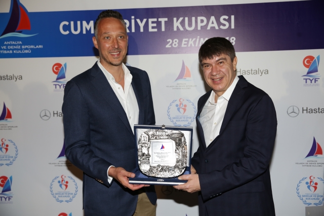 Başkan Türel: “Kısır çekişmeler Antalya’ya zaman kaybettiriyor”   