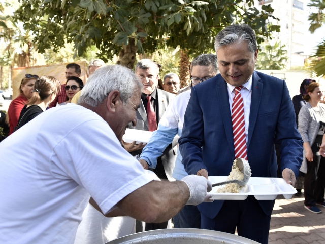  Başkan Uysal keşkek gününe katıldı 
