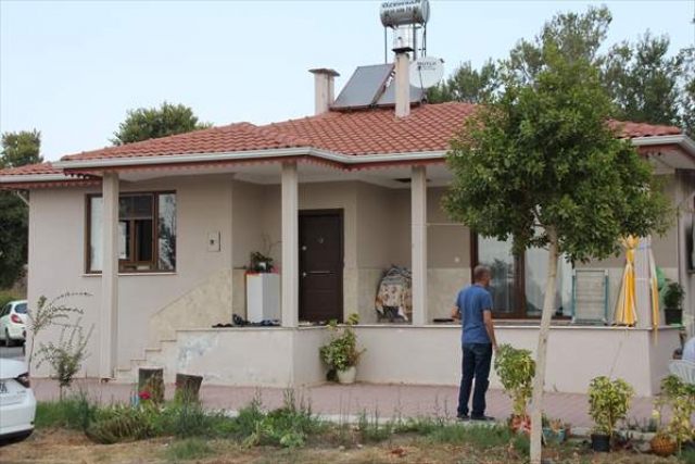 Belediye başkanının evine pompalı tüfekle ateş edildi
