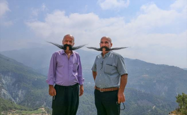 Bıyıklarına 20 yıldır gözü gibi bakıyorlar