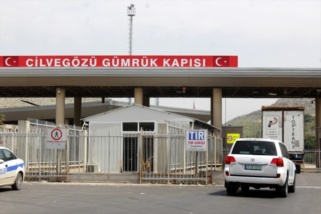 BM'den İdlib'e 79 tır insani yardım