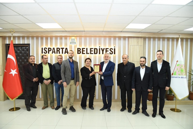 ​
Bölge Esnafı, Isparta Belediye Başkanı Şükrü Başdeğirmen'e Teşekkür Etti