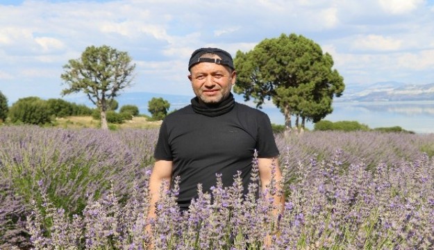 Burdur’da aromatik bitkilerin yağı çıkartılıyor