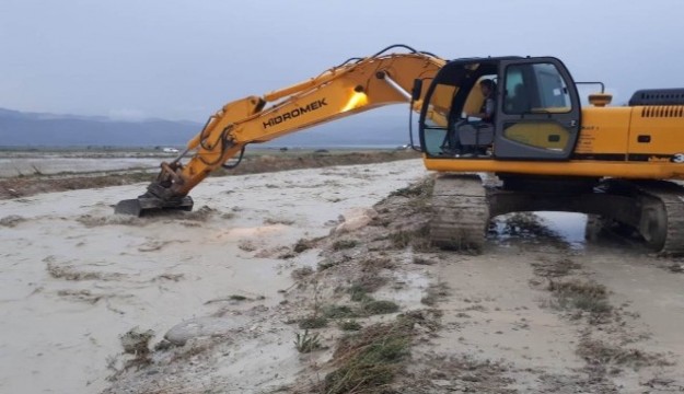 Burdur’da sağanak yağışlar taşkınlara neden oldu