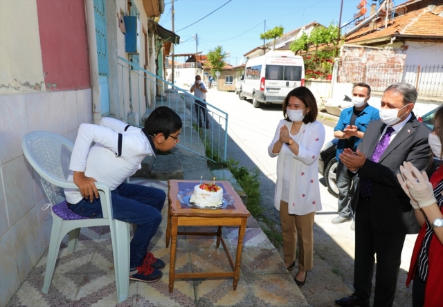Burdur Valisi Hasan Şıldak'tan engelli çocuğa doğum günü sürprizi