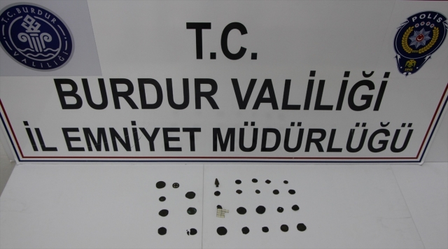 Burdur'da tarihi eser olduğu değerlendirilen 25 sikke ele geçirildi