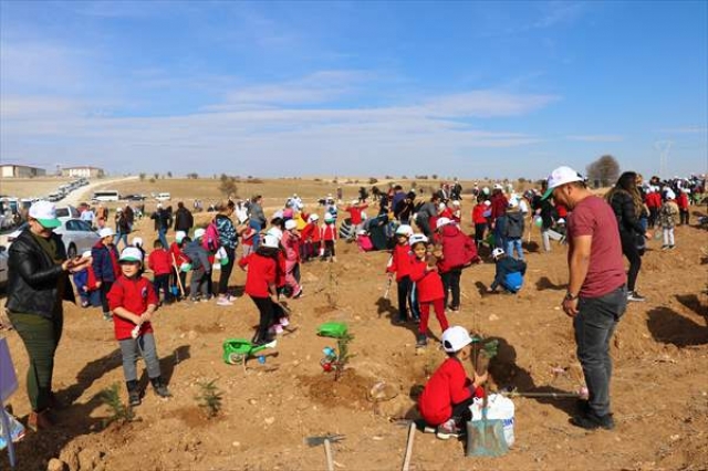 Burdur'da Büğdüz köyü Örtülü mevkisinde düzenlenen programa, vatandaşlar yoğun ilgi gösterdi