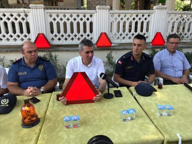 Burdur'da çiftçilere ücretsiz reflektör dağıtıldı