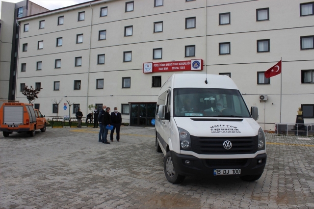 Burdur'da karantina süreci tamamlanan 80 kişi memleketlerine uğurlandı