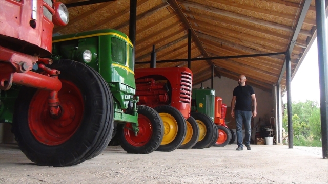 Burdur'da Nostaljik traktörlerden oluşan koleksiyon ilgi çekiyor