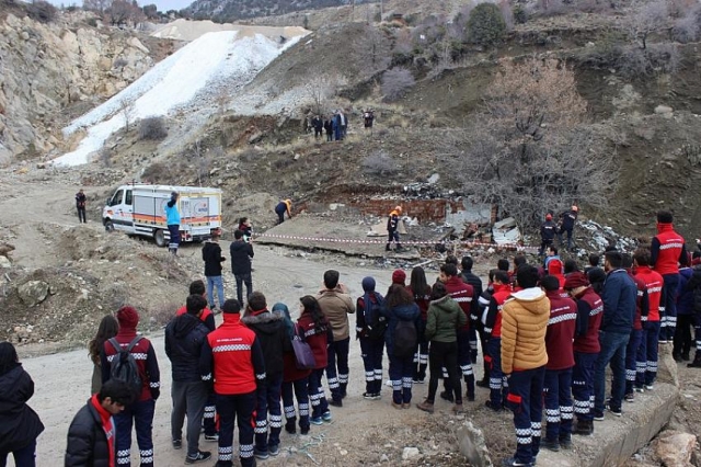 Burdur'da öğrencilerden gerçeği aratmayan tatbikat