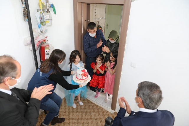 Burdur'da şehit ve gazilerin çocukları hediyelerle sevindirildi