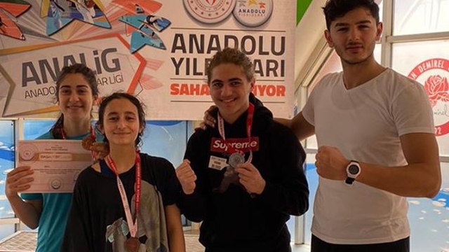 Burdur'da yüzme dereceleri.. 5 madalya kazandılar