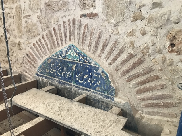 Cami restorasyonunda sıvaların altından 400 yıllık altın işlemeler çıktı