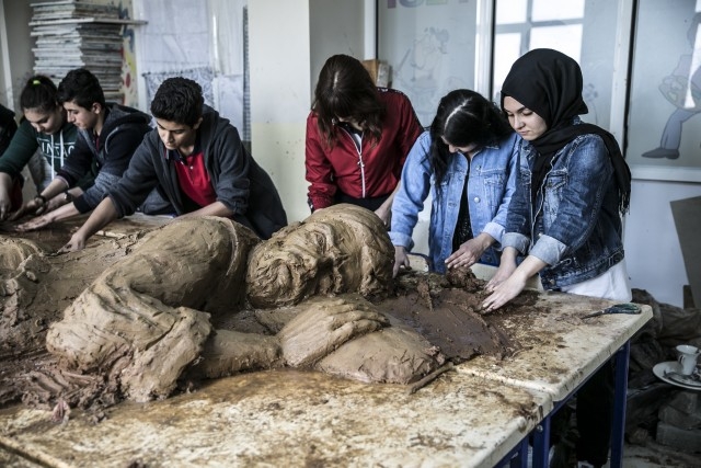 
Çamur öğrencilerin ellerinde hayat buluyor