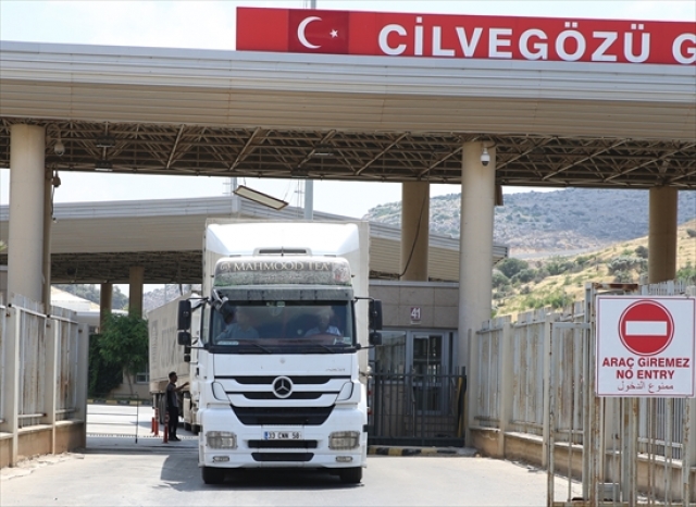 Cilvegözü Sınır Kapısı'ndaki tır geçişleri