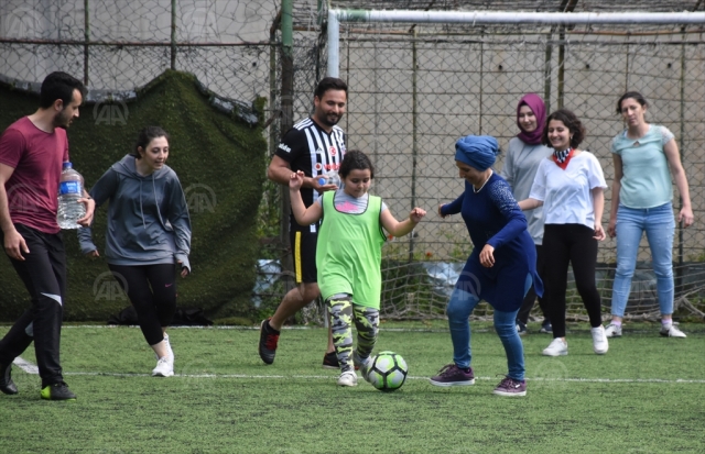 Cinsiyet eşitsizliğine karşı halı saha maçı