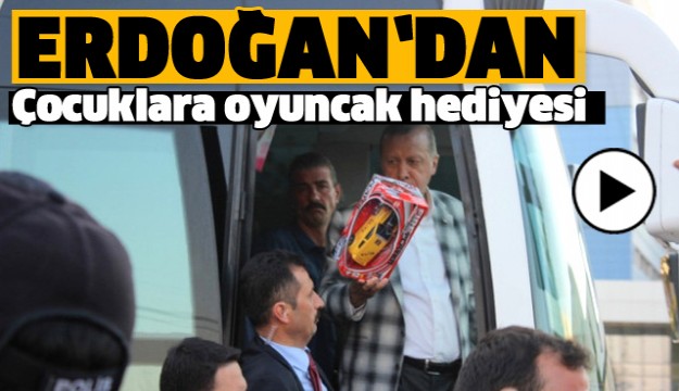 CUMHURBAŞKANI ERDOĞAN ISPARTA'DA ÇOCUKLARA OYUNCAK HEDİYE ETTİ