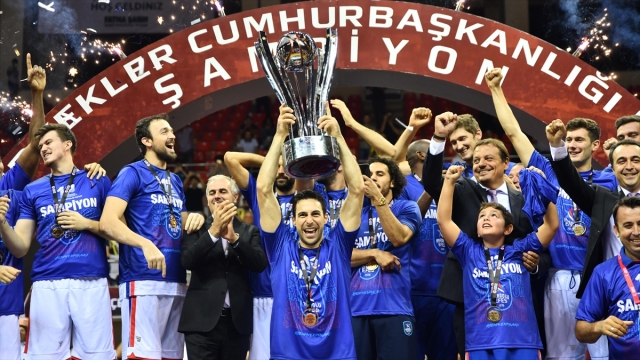 Cumhurbaşkanlığı Kupası'nın sahibi Anadolu Efes