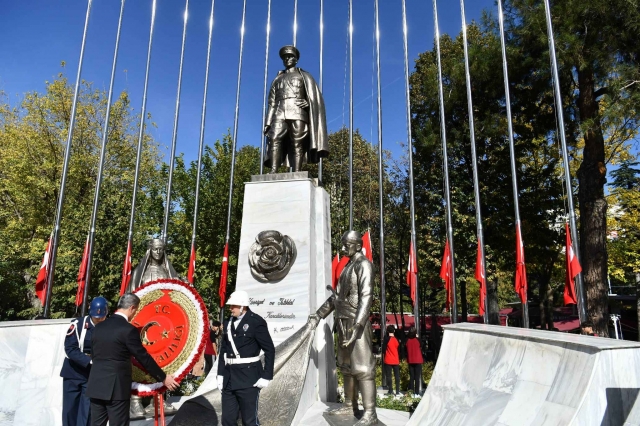  Cumhuriyetimizin 100’üncü Yılında Atatürk Anıtı ve Garnizon Şehitliği'nde Çelenk Sunma Töreni