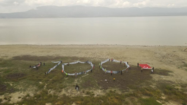 Cumhuriyet'in 100. Yıldönümünde 100 Metrelik Kumaşla Sağlıklı Çevre Mesajı